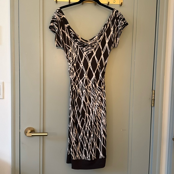 Diane Von Furstenberg 100% Silk Printed Dress | Size 0 - Picture 1 of 5